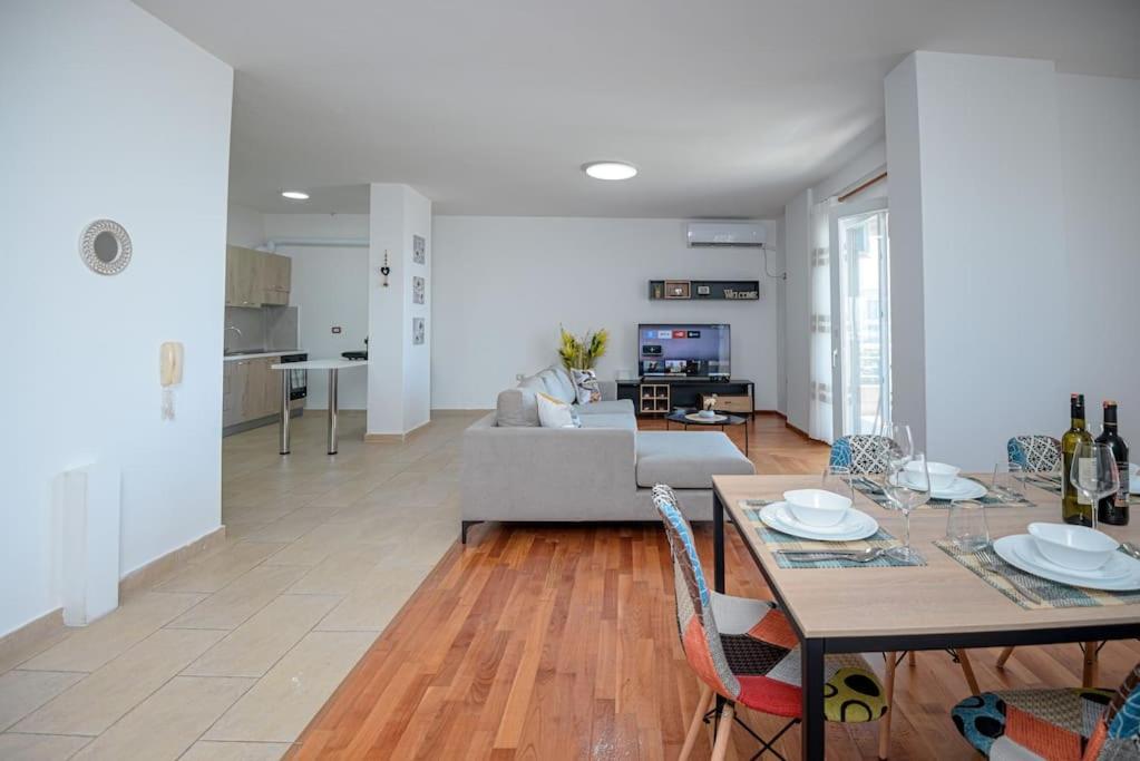 Grand View Apartment Dıraç Dış mekan fotoğraf