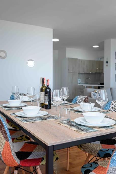 Grand View Apartment Dıraç Dış mekan fotoğraf