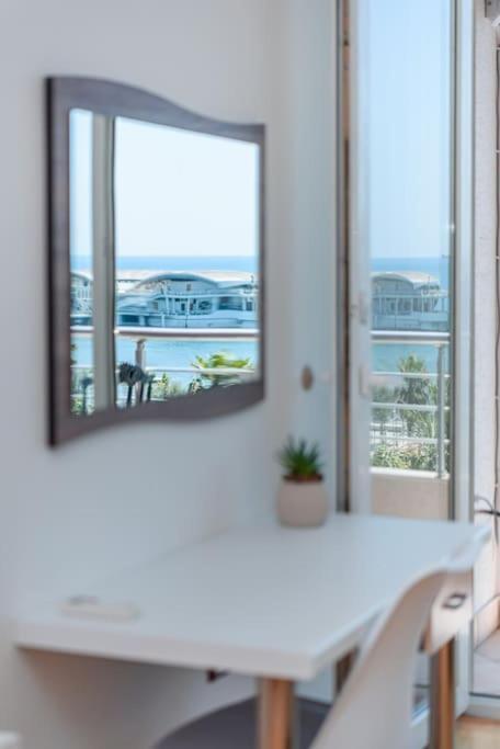 Grand View Apartment Dıraç Dış mekan fotoğraf