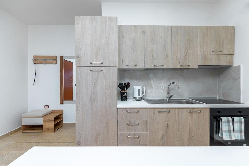 Grand View Apartment Dıraç Dış mekan fotoğraf