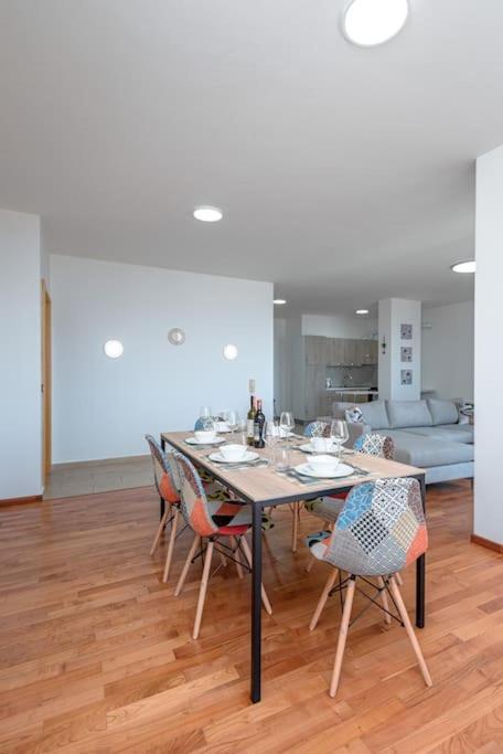 Grand View Apartment Dıraç Dış mekan fotoğraf