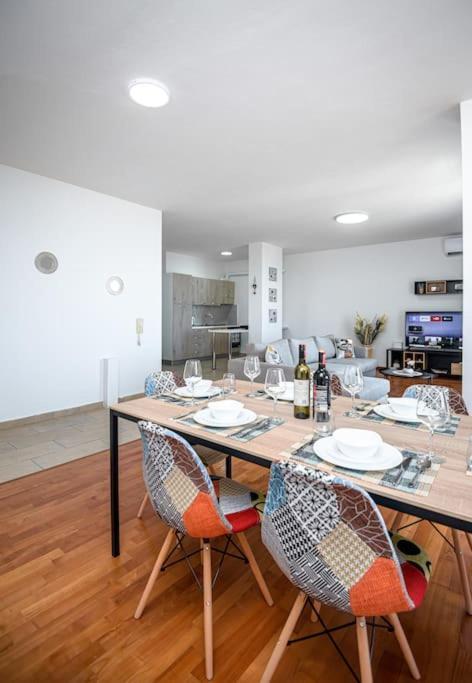 Grand View Apartment Dıraç Dış mekan fotoğraf
