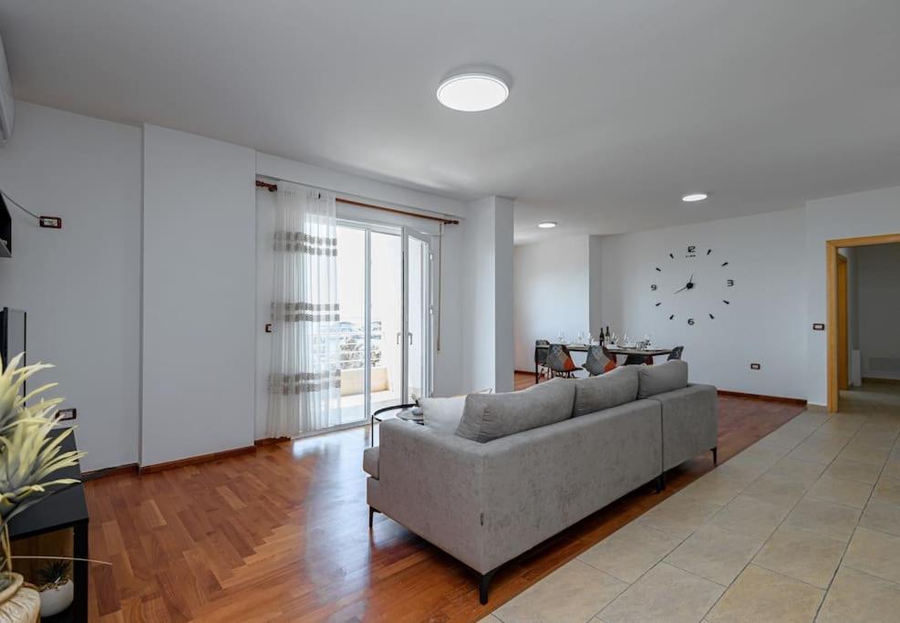 Grand View Apartment Dıraç Dış mekan fotoğraf